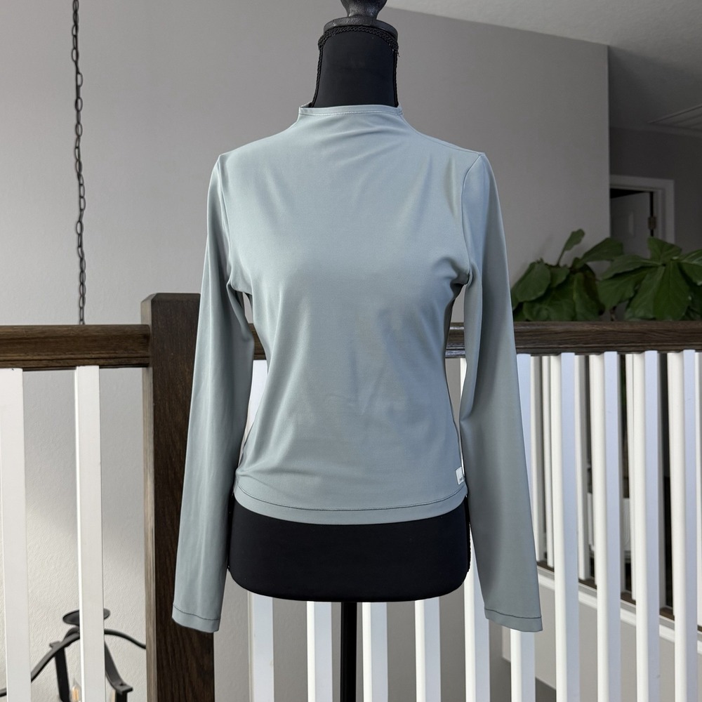 Vuori All The Feels Long Sleeve Mock Neck Athletic Top Blue Medium Athleisure